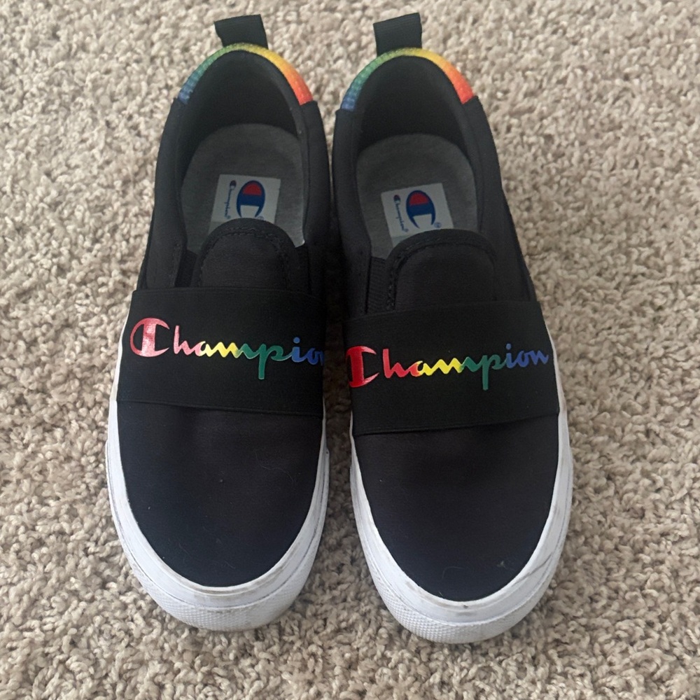Champion wonens Black Slip-On Sneakers with Rainbow Logo